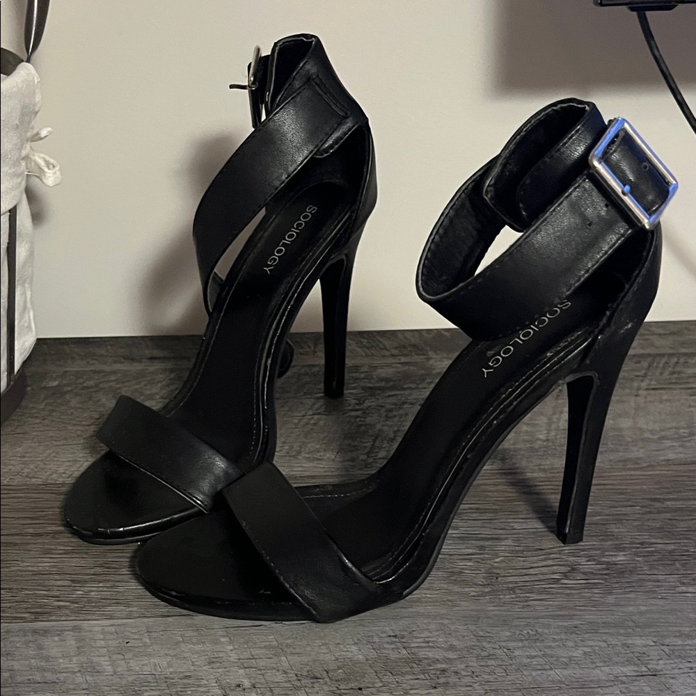 Black heels - size 7.5. 4 inch heel.